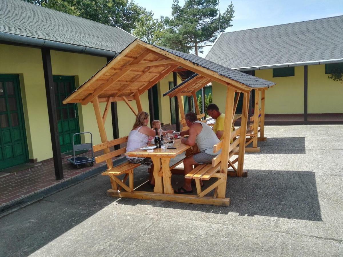 Vadasa Motel Es Etterem Hegyhatszentjakab Exterior photo